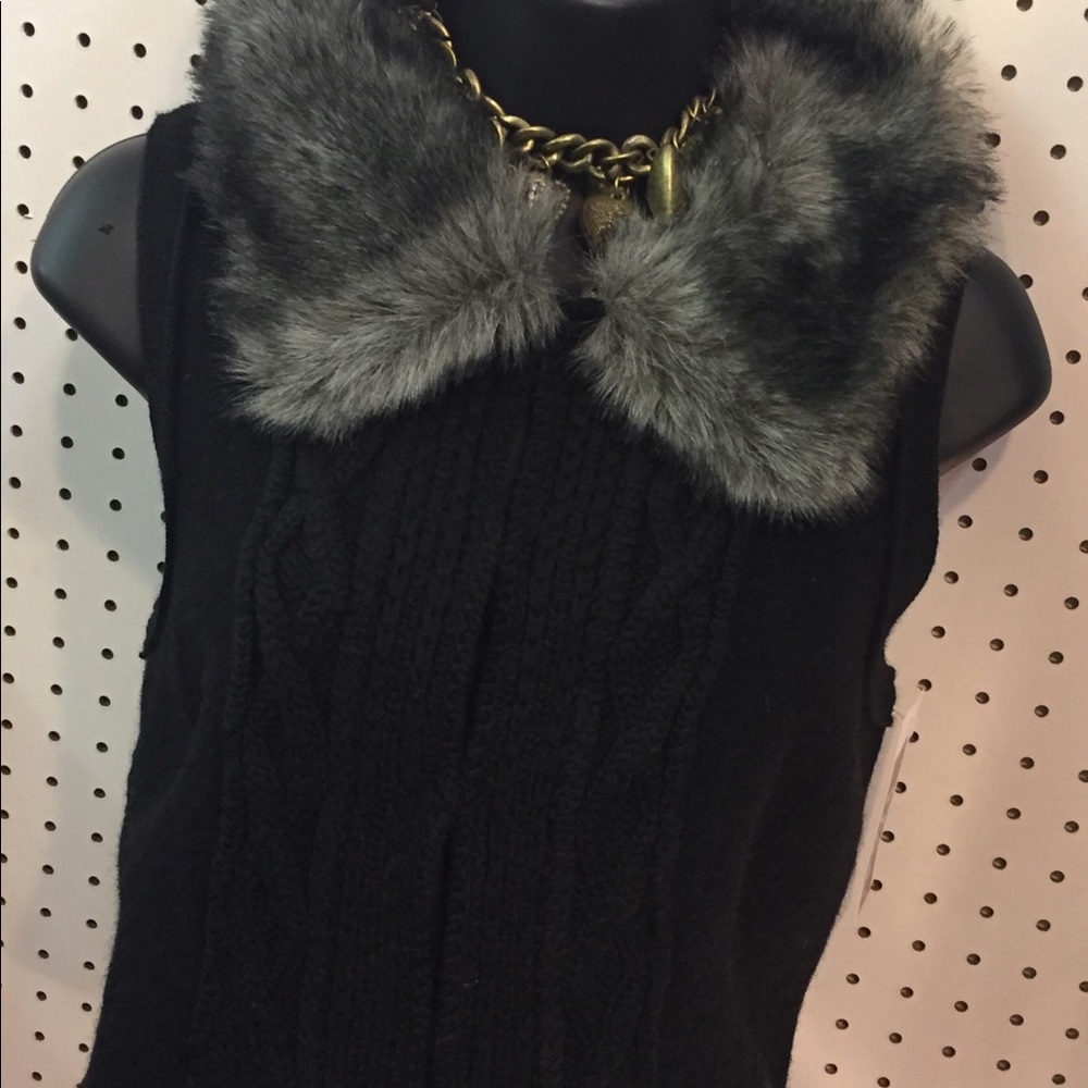 F.Fur trim Vest, cute and cozy! great for the fall